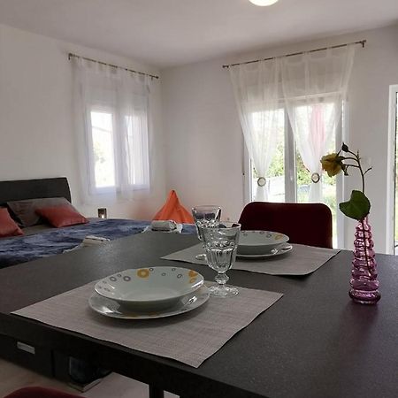 Leona Apartment Vidikovac, Пула Екстериор снимка