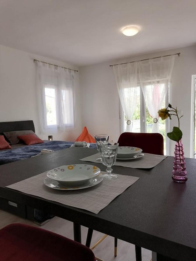 Leona Apartment Vidikovac, Пула Екстериор снимка